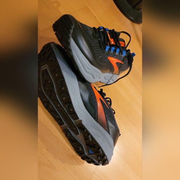 Brooks Running Shoes - Picture 2 of 3